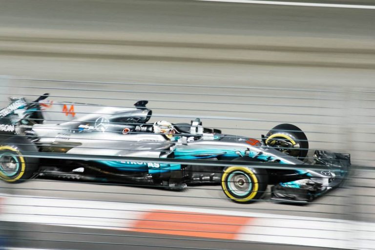 Formule Un bleu | Chuttersnap | vitesse de l'internet